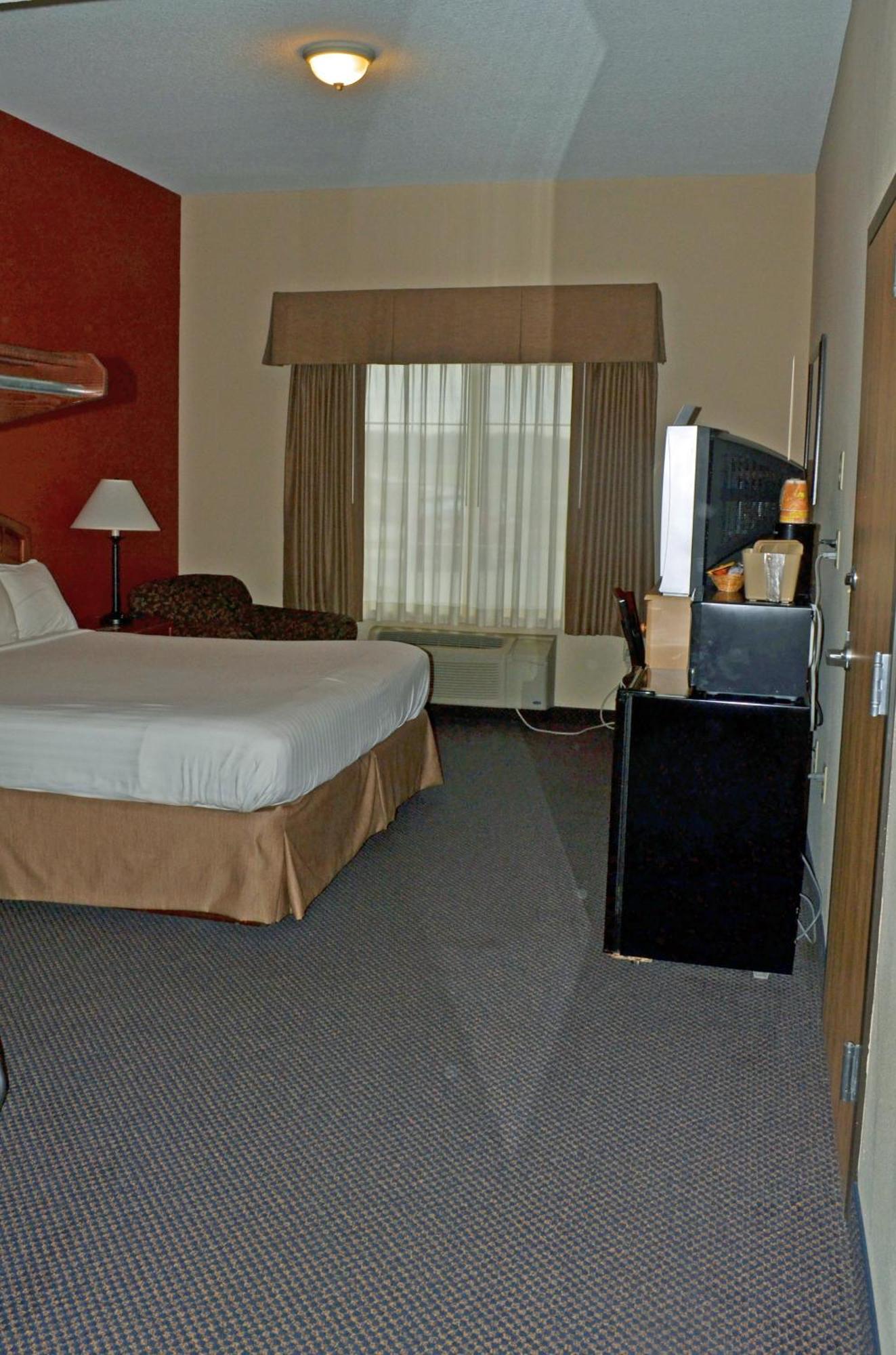Paola Inn And Suites Eksteriør bilde