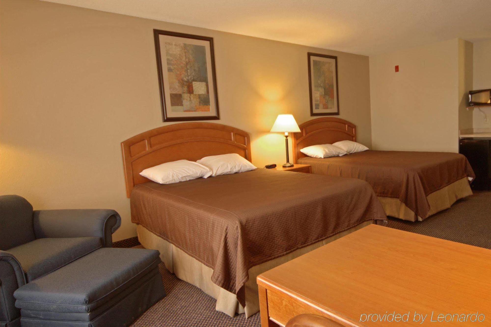 Paola Inn And Suites Eksteriør bilde
