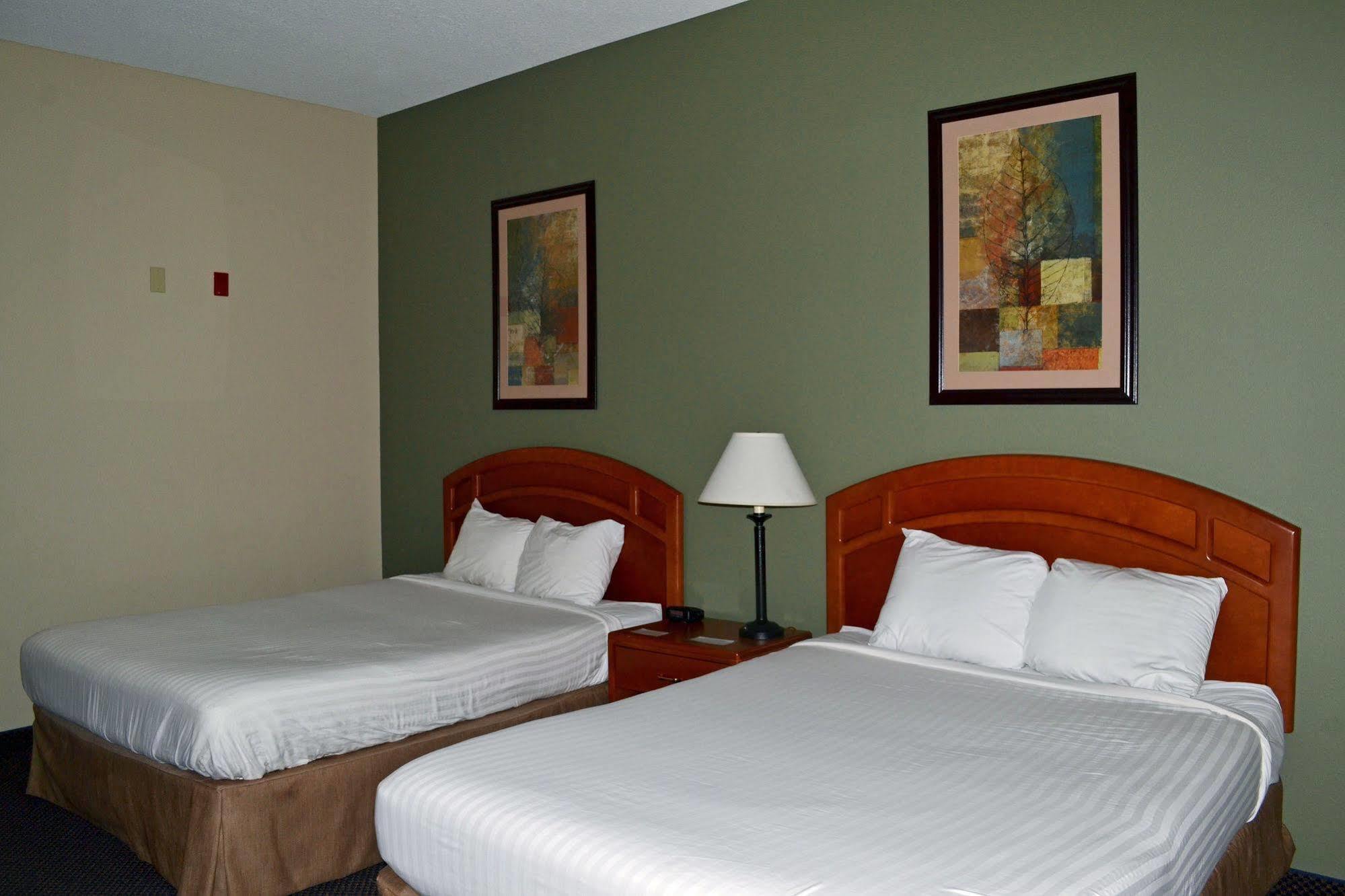 Paola Inn And Suites Eksteriør bilde
