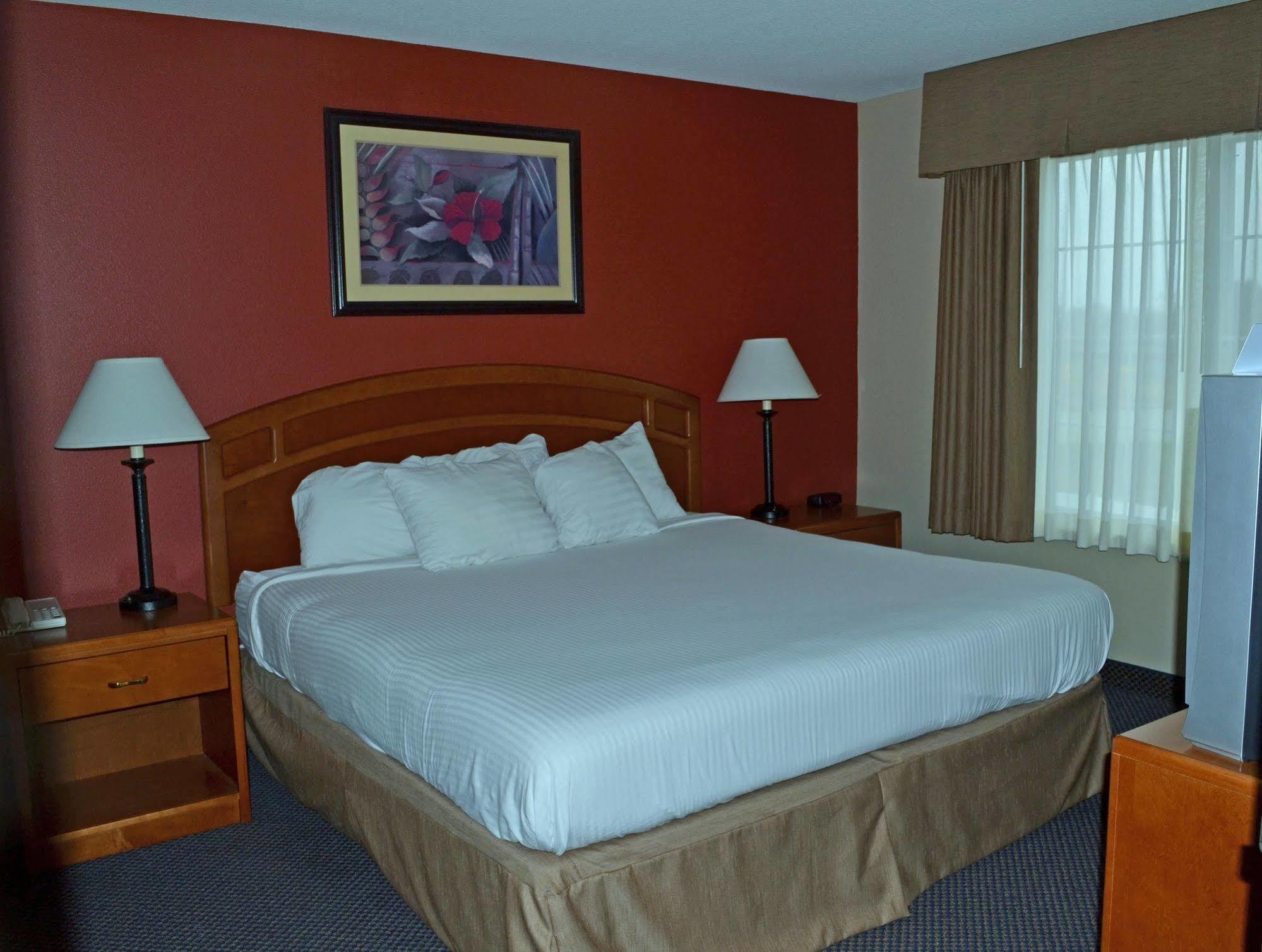 Paola Inn And Suites Eksteriør bilde