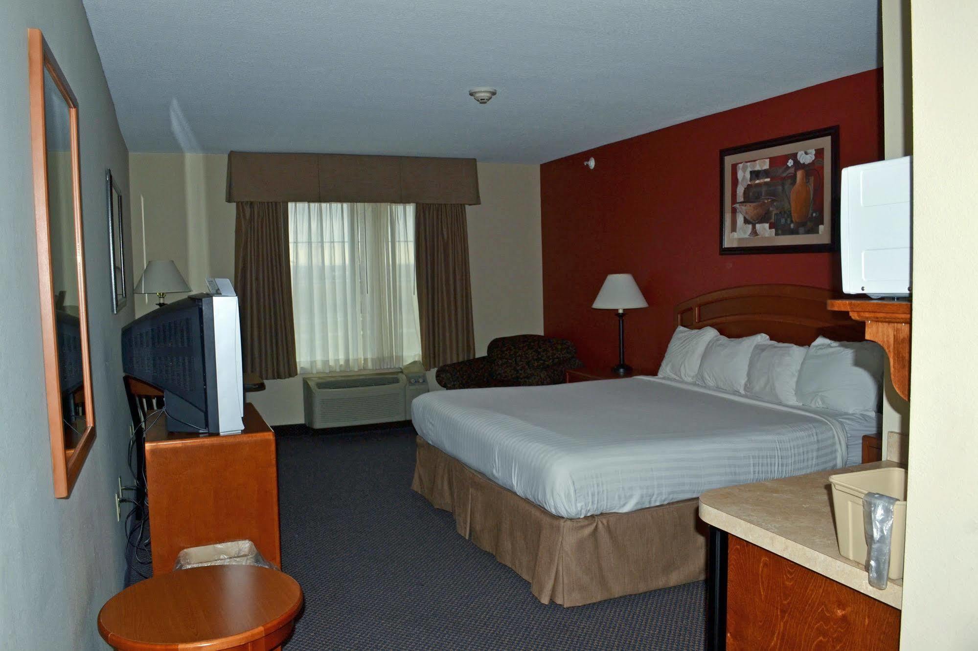 Paola Inn And Suites Eksteriør bilde