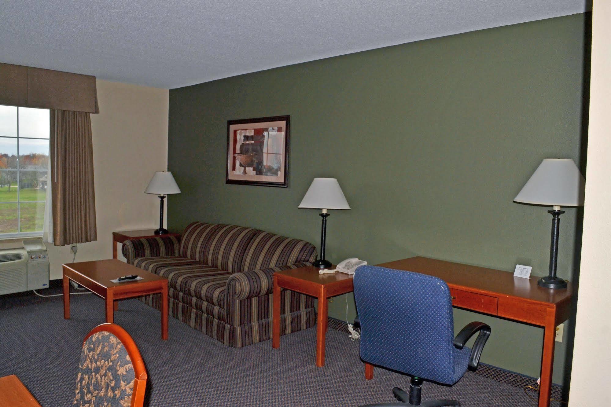 Paola Inn And Suites Eksteriør bilde