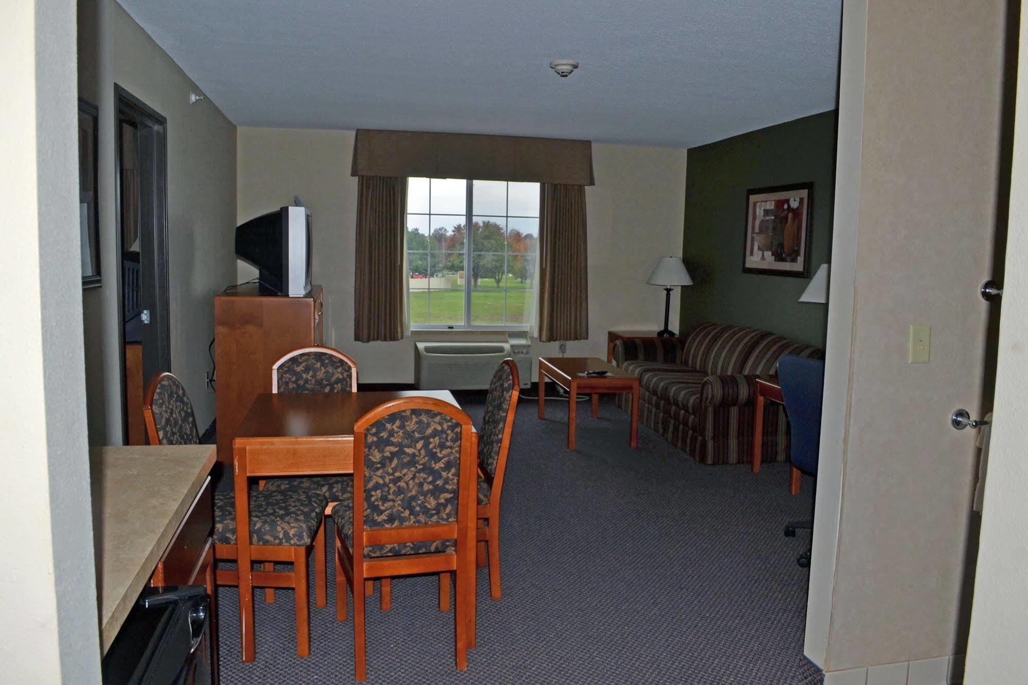 Paola Inn And Suites Eksteriør bilde