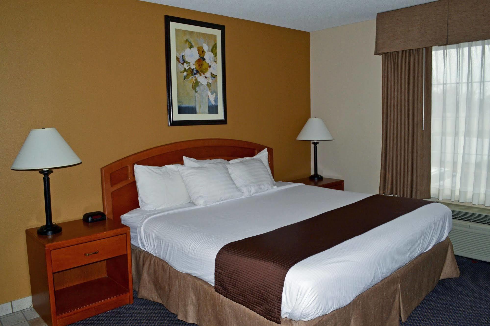 Paola Inn And Suites Eksteriør bilde